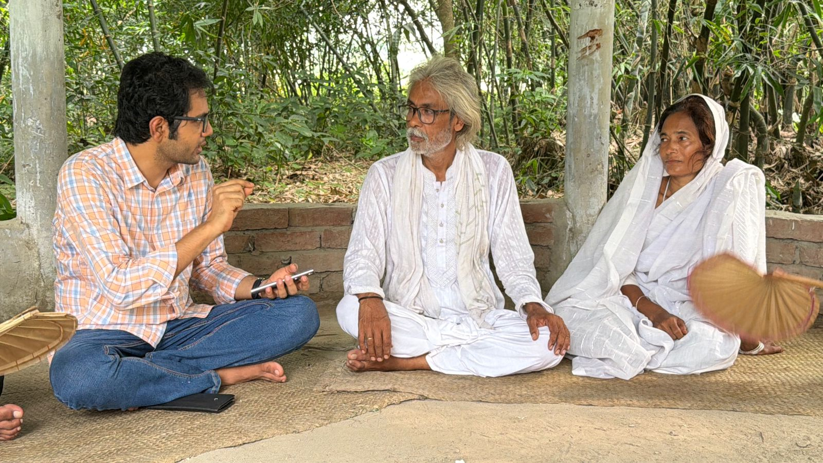 Interview with artist Latif Sai at the home of Baul poet Khoda Boksh Sai